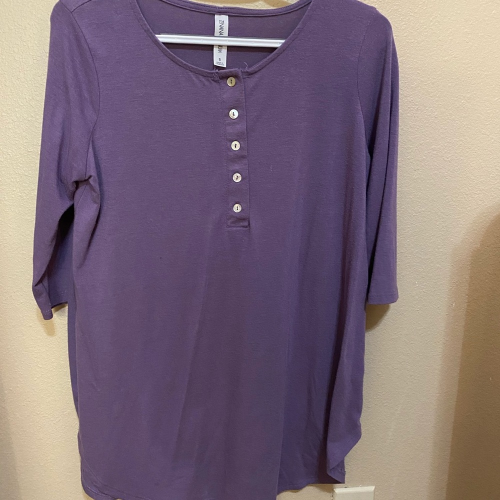 Scoop neck, 3/4 sleeve top
